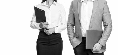 İş projesinde çalışan iş adamları. Yeni bir iş projesinde işbirliği yapıyorum. Beyazlar üzerinde izole iş adamları. Ofiste toplantı yaparken iş adamları birlikte. liderlik potansiyeli.