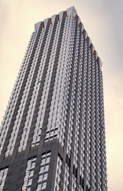 Gökdelen mimarisi. İş bölgesinde gökdelen. Metropolis City 'deki modern bina. Şehirde gökdelen inşa etme işi. Şehir merkezinde gökdelenli. Mimari tasarım.