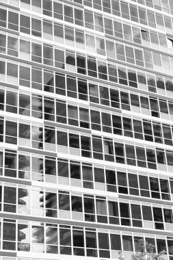 Mimarlık. Ön cephe mimarisi. Bina arka planı. Cam bina ofis penceresi. Mimari detay. Mimarinin arka planı. Modern cam arka plan. Cam cephe arkaplanı.