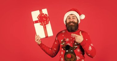 Teslimat servisi. Mutlu müşteri. Noel geleneği. Erkek Xmas kutlaması. Tüm günlerin mutlu ve aydınlık olsun. Kontrolden çıkmış Noel indirimi. Noel hediyesi alışverişi. Burada huzur ve neşe satılıyor..