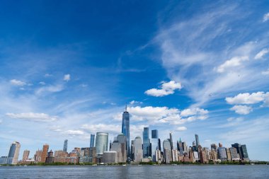 New York, Birleşik Devletler. Manhattan 'ın ortasındaki New York şehrinin silüeti. ABD, New York, New York, Manhattan. Aşağı Manhattan silueti. New Jersey 'den New York. Manhattan şehir merkezi. Amerikan finans merkezi