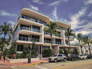 Miami, Florida, ABD - 8 Haziran 2024: Mimari bina. Art deco mimari bölgesi. Art Deco. Modern Miami plajı. Ocean Drive 'daki Miami South Beach. Art Deco mimarisi.