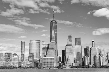 Manhattan güzel silueti, New York, Birleşik Devletler. New York City, Manhattan Skyline ile Hudson Nehri üzerinde, New York City, ABD New York şehrinin Manhattan şehir merkezindeki ufuk çizgisi