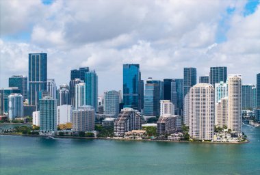 Miami finans bölgesinin manzara manzarası. Brickell, Miami 'de. İkonik binaları olan Miami şehir manzarası. Miami şehir manzarası
