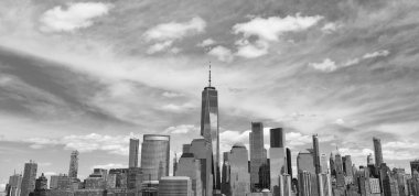 New York, Birleşik Devletler. Aşağı Manhattan silueti. New York, Manhattan 'ın ortasındaki New York şehrinin manzarası. NYC, ABD, Manhattan. New Jersey 'den New York. Manhattan şehir merkezi..