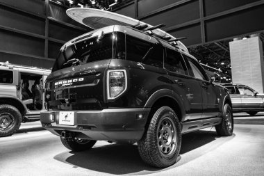 New York City, ABD - 27 Mart 2024: 2023 Ford Bronco Spor SUV arabası New York Uluslararası Otomobil Fuarı 'nda, nadir görülen manzara.
