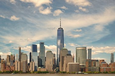 Manhattan güzel silueti, New York, Birleşik Devletler. New York City, Manhattan Skyline ile Hudson Nehri üzerinde, New York City, ABD New York şehrinin Manhattan şehir merkezindeki ufuk çizgisi