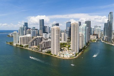 Brickell gökdelenlerinin hava görüntüsü. Miami şehir merkezinin modern manzarası
