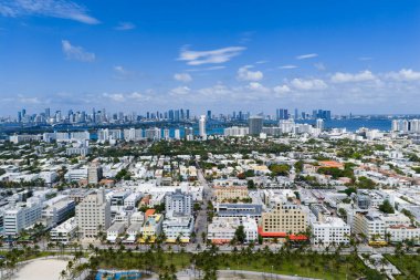 Miami sahil şeridinin hava manzarası. Miami Beach 'te gökdelenler ve gökdelenler. Yaz Miamis titreşimleri. Miami Sahili 'nin panoramik manzarası. Miami 'nin ünlü simgeleri