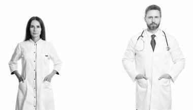 Tıp doktoru ekibi. Hastanedeki sağlık ve sağlık çalışanları beyazları izole etti. İki doktor tıp hizmetini temsil ediyor. Sağlık sigortası. Sağlık ve ilaç. Boşluğu kopyala.