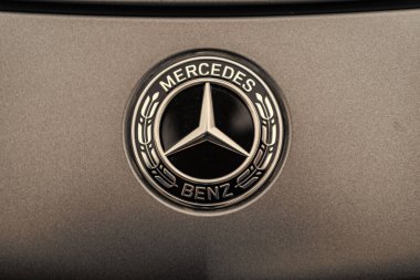 Chicago, Illinois - 29 Eylül 2024: MerCEDES Benz E63 'ler 2019. Matt Black Mercedes Benz E63 'ler 2019 logosu