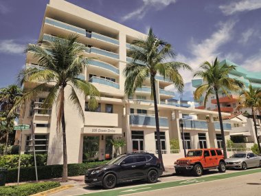 Miami, Florida, ABD - 08 Haziran 2024: Miami South Beach, Ocean Drive. Art Deco mimarisi. Mimari bina. Art deco bölgesi. Art Deco. Miami sahilinin modern binası. Okyanus yolculuğu.