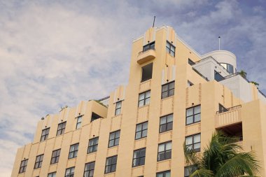 Miami sahilinin modern binası. Okyanus yolculuğu. Ocean Drive Florida 'daki Miami Plajı. Art Deco mimarisi. Mimari bina. Art deco. Mimari bölge Art Deco. Turist merkezi.