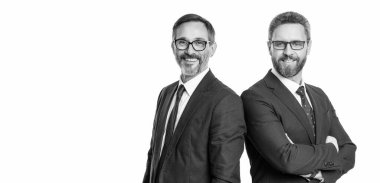 İki işadamı birlikte çalışırlar. Başarılı iş adamı meslektaşım. Meslektaşlar arasındaki iş ilişkileri. Takım elbiseli iş adamı. kopyalama alanı. İş arkadaşı beyazla izole edilmiş.