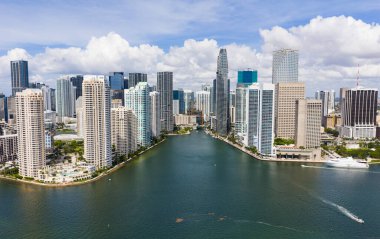 Brickell gökdelenlerinin hava görüntüsü. Miami şehir merkezinin modern manzarası