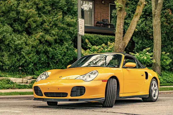 Chicago, Illinois - 29 Eylül 2024: Porsche 911 Turbo Carrera S sarı renk. Porsche 911 turbo Carrera yolda..