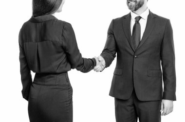 İki başarılı iş ortağı iş başarısını beyaz üzerine izole edilmiş tokalaşmayla kutluyor.