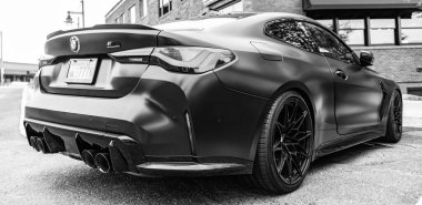 Seattle, WA, ABD - 22 Temmuz 2024: Matte Black BMW M4 Yarışması. BMW, lüks araç ve motosiklet üreticisi bir Alman çokuluslu üreticisi. BMW prestijli bir arabadır.