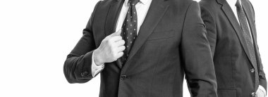 Başarılı ortaklık. İş ekibi başarısı. İş ortağı beyazla izole edilmiş. Takım elbiseli iki iş adamı. İş ekibi çalışması ve işbirliği. Ortaklık kavramı. Ortak takımı. Boşluğu kopyala.