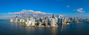 Miami 'nin gökyüzü manzarası. Brickell Miami 'nin Panorama şehri. Brickell 'in panoramik üst görüntüsü. Miami finans bölgesinin panoraması. Miami Plajı 'ndaki Brickell Panorama Havalimanı