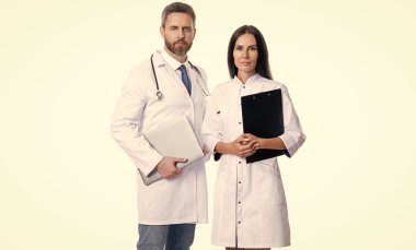 Doktor, hastaya reçete yazma dosyasını tutun. Tıbbi kayıt teşhisi. Doktor kontrolünden sonra reçeteli ilaç. Reçeteli sağlık sigortası. tıbbi hizmet.