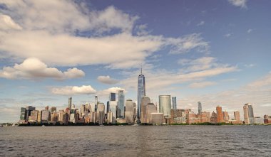 Manhattan güzel silueti, New York, Birleşik Devletler. New York City, Manhattan Skyline ile Hudson Nehri üzerinde, New York City, ABD New York şehrinin Manhattan şehir merkezindeki ufuk çizgisi