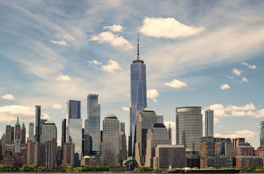 New York City, Manhattan Skyline ile Hudson Nehri üzerinde, New York, ABD NYC, New York. Kentsel Gökdelenler ABD ile New York City Skyline. New York 'taki Lower Manhattan ve One World Trade Center, ABD New Jersey Panoramic view on Manhattan.