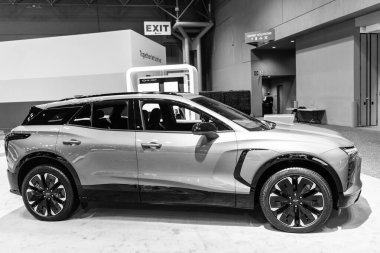 New York City, ABD - 27 Mart 2024 Chevrolet Blazer EV RS elektrikli araba New York Uluslararası Otomobil Fuarı, yan görüş.