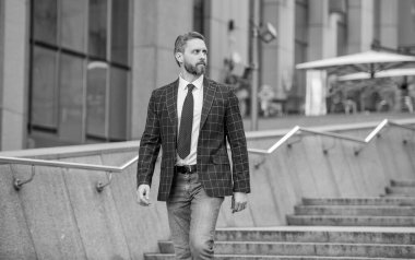 İş CEO 'su. Başarılı bir adam. Başarılı bir iş. Sokakta başarılı bir iş adamı. Erkek avukat. Şehirde yürüyen bir iş adamı. Takım elbiseli bir iş adamı. Kendine güvenen bir iş adamı. Yetkilendirici yönetici.