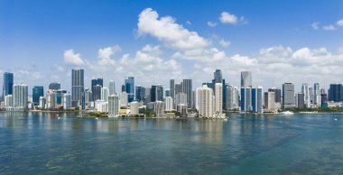 Brickell gökdelenlerinin hava görüntüsü. Miami şehir merkezinin modern manzarası