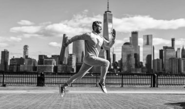 Manhattan 'da koşan adam. Koşucu uzun spor koşusunda. Koşucu dışarıda spor antrenmanında koşuyor. New York 'ta sabah sporu koşucusu. Sporcu adam koşuyor. Kendine hakim ol..