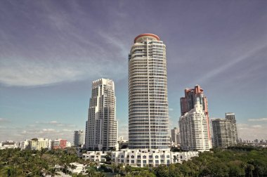 Miami Güney Sahili hava manzarası. Havadan Miami gökdeleni. Miami 'nin güney sahili. South Beach 'in şehir manzarası. Florida Panoraması. Miami 'nin gökdelen mimarisi.