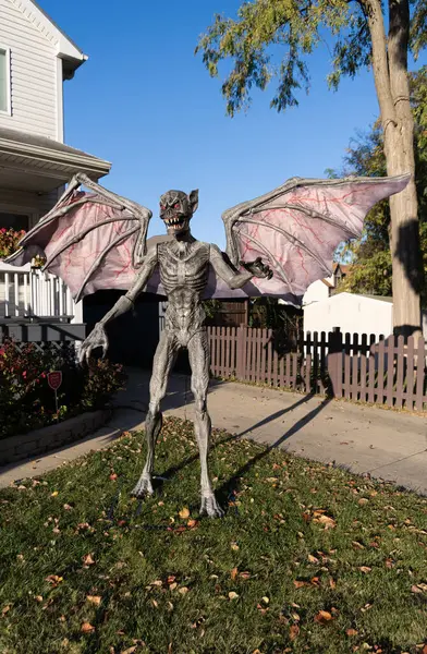 Cadılar Bayramı zombi yarasası dışarıda. Mutlu Cadılar Bayramı. Ürkütücü zombi yarasa. Ölüm günü. Ölü Cadılar Bayramı zombi yarasa. Şeker mi şaka mı? Cadılar Bayramı 'nın tüm bayramlarını kutlayın. Tüm Cadılar Bayramı. 31 Ekim.