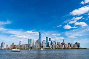 New York, Birleşik Devletler. Aşağı Manhattan silueti. New York, Manhattan 'ın ortasındaki New York şehrinin manzarası. NYC, ABD, Manhattan. New Jersey 'den New York. Manhattan şehir merkezi..