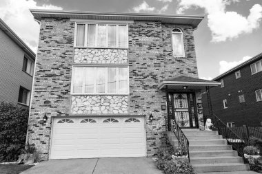 Mimarlık konsepti. Banliyödeki evim. İkametgah. Mahalledeki banliyö evi. Özel konut mimarisi konutu. Banliyö ev mimarisi. Konforlu bir banliyö evi. Özel hayat.