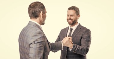 İş yapan başarılı iş adamlarının ortaklığı beyaz tokalaşmaya göre izole edildi.