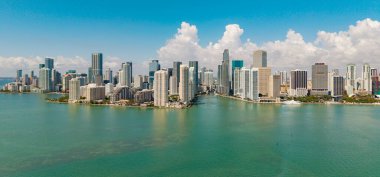 Miami 'nin gökyüzü manzarası. Brickell Miami 'nin Panorama şehri. Brickell 'in panoramik üst görüntüsü. Miami finans bölgesinin panoraması. Miami Plajı 'ndaki Brickell Panorama Havalimanı