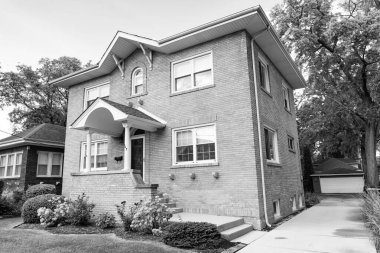 Ev sigortası. Mahallede mülk. Gelişmiş bölgede ikamet eden bir ev. Emlak sigortası ve gayrimenkul. Banliyö mahallesi. Özel mülk. Kiralama özellikleri.