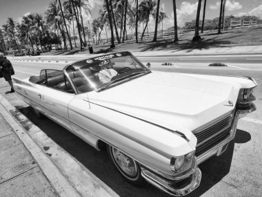 Miami Beach, Florida USA - 5 Haziran 2024 Cadillac Coupe DeVille Ocean Drive Miami Beach