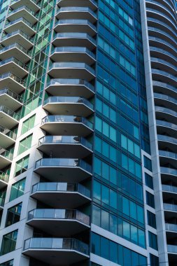 Arkaplan mimarisi. Modern cam arka plan. Camdan dış plan. Mimarlık. Dış mimari inşaatı. Bina arka planı. Cam yansıtıcı bina. Mimari ayrıntı.