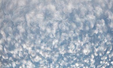 Parıldayan arka plan. Odaklanamayan ışıltı. Bokeh sahne arkası ışıltısı. Bokeh etkisi. Parıltı parlıyor. Bokeh 'in pırıl pırıl arka planı. Bulanık odaklı arka plan. Pırıl pırıl bir fon. Parıltı parıldıyor.