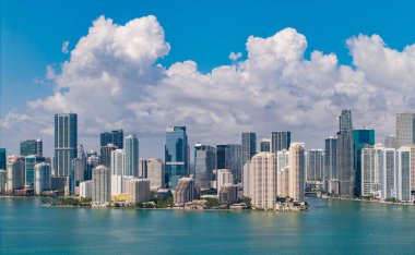 Miami şehir merkezindeki Brickell ufuk çizgisinin hava görüntüsü. Miami 'deki gökdelenler. Brickell finans bölgesinin manzarası. Brickell, Miami 'de. Şehir manzaralı Brickell Kentsel manzarası
