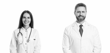 Tıp konsepti. Steteskop kontrolü. Steteskoplu beyaz önlüklü doktor. Tıp kliniğinde steteskop kullanan hemşire ve doktor. Stajyer doktorla birlikte hastanede profesyonel terapist. reklam.