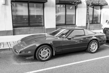 New York, ABD - 15 Mart 2024 Chevrolet Corvette C4 üstü açık spor Chevy arabası. Chevrolet Corvette dışarıda park etmiş. Chevrolet Corvette 'in arabası. Chevrolet Corvette spor arabası, köşe manzaralı..