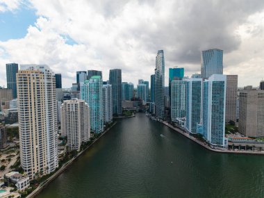 Miami şehir merkezindeki Brickell ufuk çizgisinin hava görüntüsü. Brickell finans bölgesinin manzarası. Brickell Miami 'de