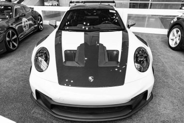 New York, ABD - 27 Mart 2024 Porsche 911 GT3 RS. Sportscar Porsche 911 GT3 RS. Lüks Porsche 911 GT3 RS spor araba New York Uluslararası Otomobil Fuarı, üst görünüm.