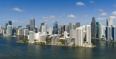 Miami şehir merkezindeki Brickell ufuk çizgisinin hava görüntüsü. Miami 'deki gökdelenler. Miamis 'in finans bölgesinin manzarası. Brickell, Miami 'de. Şehir manzaralı Miami Şehir Manzarası