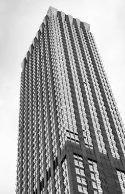 Gökdelen mimarisi. İş bölgesinde gökdelen. Metropolis City 'deki modern bina. Şehirde gökdelen inşa etme işi. Şehir merkezinde gökdelenli. Mimari tasarım.