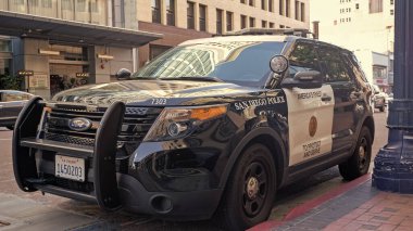San Diego, California, ABD - 17 Mayıs 2019: 2020 Ford Interceptor polis arabası. Ford Interceptor 'un polis aracı. Ford Interceptor açık havada. Polis arabası. Ford Interceptor, köşe görünümü.