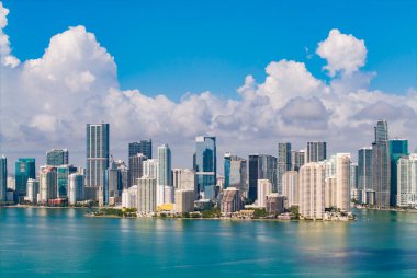 Miami şehir merkezindeki Brickell ufuk çizgisinin hava görüntüsü. Brickell finans bölgesinin manzarası. Brickell Miami 'de